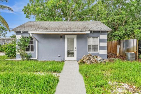 Снять в аренду виллу или дом в Делрей-Бич, Флорида 1 спальня, 270.07м2, № 1921823 - фото 1