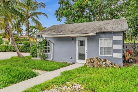 Снять в аренду виллу или дом в Делрей-Бич, Флорида 1 спальня, 270.07м2, № 1921823 - фото 2