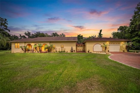 Casa en Plant City, Florida 4 dormitorios, 350.71 m2 № 2215249