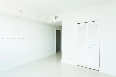 Copropriété à louer à Miami, Floride: 2 chambres, 136.94 m2 № 1987540 - photo 9