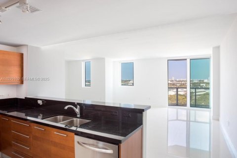 Copropriété à louer à Miami, Floride: 2 chambres, 136.94 m2 № 1987540 - photo 1