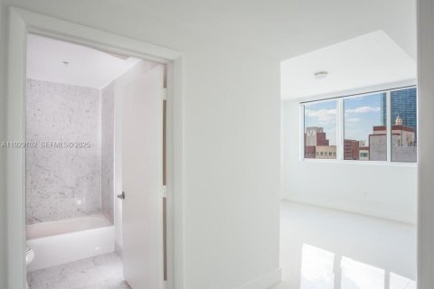 Copropriété à louer à Miami, Floride: 2 chambres, 136.94 m2 № 1987540 - photo 12