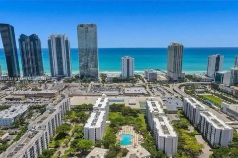 Condo à Sunny Isles Beach, Floride, 2 chambres  № 1980609
