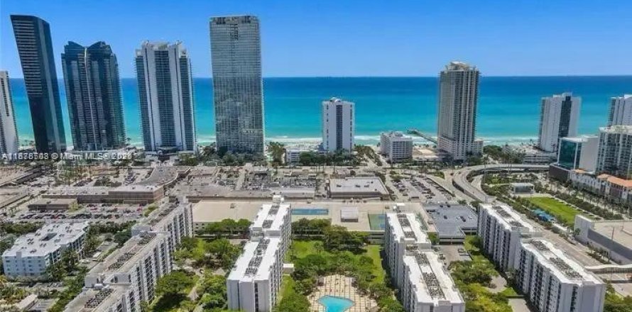 Condo à Sunny Isles Beach, Floride, 2 chambres  № 1980609
