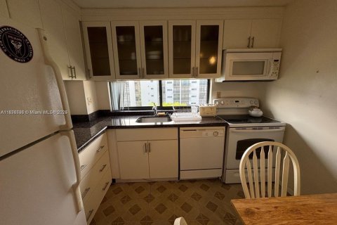 Copropriété à louer à Sunny Isles Beach, Floride: 2 chambres, 91.79 m2 № 1980609 - photo 10