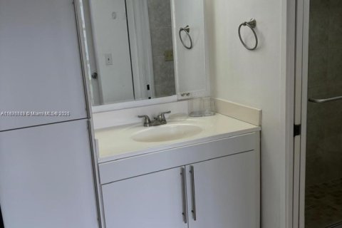 Copropriété à louer à Sunny Isles Beach, Floride: 2 chambres, 91.79 m2 № 1980609 - photo 16