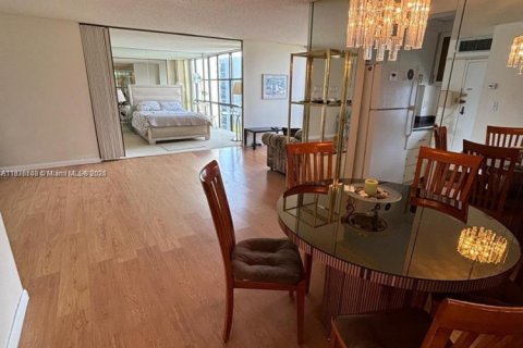 Copropriété à louer à Sunny Isles Beach, Floride: 2 chambres, 91.79 m2 № 1980609 - photo 5