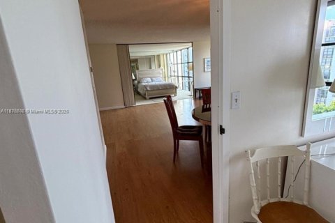 Copropriété à louer à Sunny Isles Beach, Floride: 2 chambres, 91.79 m2 № 1980609 - photo 19