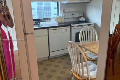 Copropriété à louer à Sunny Isles Beach, Floride: 2 chambres, 91.79 m2 № 1980609 - photo 9