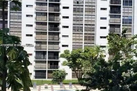 Copropriété à louer à Sunny Isles Beach, Floride: 2 chambres, 91.79 m2 № 1980609 - photo 13