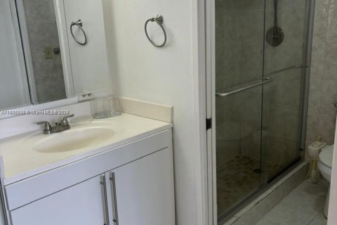 Copropriété à louer à Sunny Isles Beach, Floride: 2 chambres, 91.79 m2 № 1980609 - photo 15