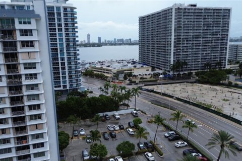 Condominio en venta en North Bay Village, Florida, 2 dormitorios, 125.98 m2 № 1978585 - foto 3