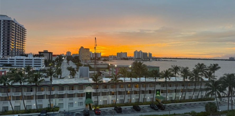 Condominio en North Bay Village, Florida, 2 dormitorios № 1978585