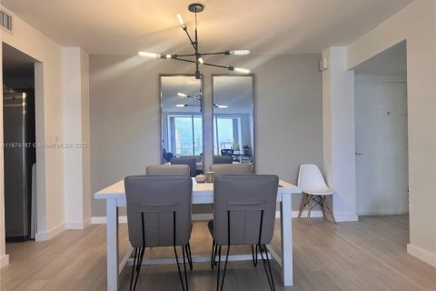 Condominio en venta en North Bay Village, Florida, 2 dormitorios, 125.98 m2 № 1978585 - foto 11