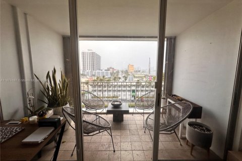 Condominio en venta en North Bay Village, Florida, 2 dormitorios, 125.98 m2 № 1978585 - foto 20