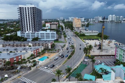 Condominio en venta en North Bay Village, Florida, 2 dormitorios, 125.98 m2 № 1978585 - foto 4