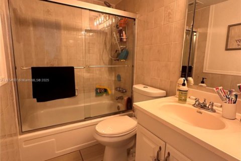 Condominio en venta en North Bay Village, Florida, 2 dormitorios, 125.98 m2 № 1978585 - foto 13