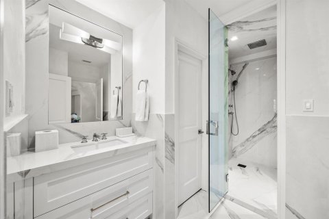 Купить кондоминиум в Палм-Бич, Флорида 7 комнат, 156.08м2, № 2082704 - фото 17