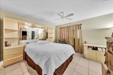 Casa en venta en Miami Gardens, Florida, 4 dormitorios, 146.32 m2 № 2001675 - foto 21