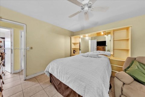 Casa en venta en Miami Gardens, Florida, 4 dormitorios, 146.32 m2 № 2001675 - foto 22