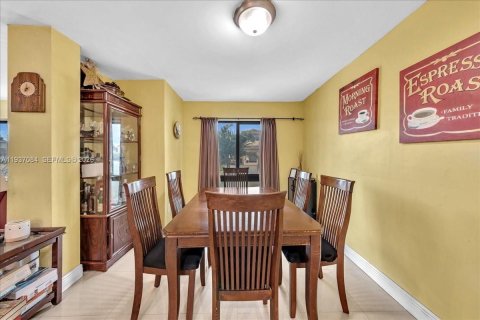 Casa en venta en Miami Gardens, Florida, 4 dormitorios, 146.32 m2 № 2001675 - foto 9