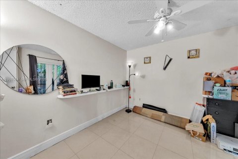 Casa en venta en Miami Gardens, Florida, 4 dormitorios, 146.32 m2 № 2001675 - foto 18
