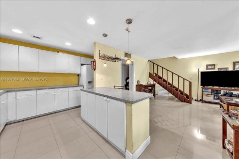 Casa en venta en Miami Gardens, Florida, 4 dormitorios, 146.32 m2 № 2001675 - foto 12