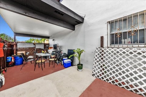 Casa en venta en Miami Gardens, Florida, 4 dormitorios, 146.32 m2 № 2001675 - foto 30