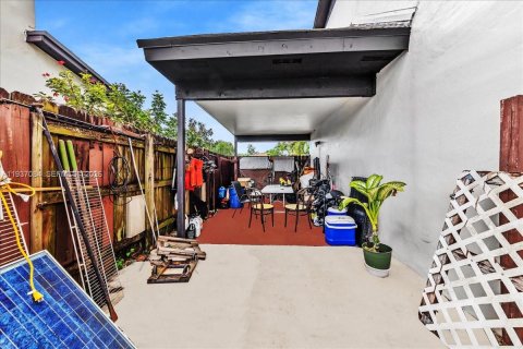 Casa en venta en Miami Gardens, Florida, 4 dormitorios, 146.32 m2 № 2001675 - foto 29