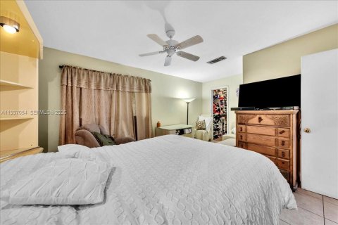 Casa en venta en Miami Gardens, Florida, 4 dormitorios, 146.32 m2 № 2001675 - foto 23