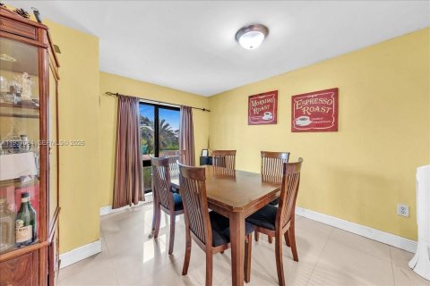 Casa en venta en Miami Gardens, Florida, 4 dormitorios, 146.32 m2 № 2001675 - foto 8