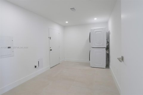 Condominio en alquiler en Miami Beach, Florida, 3 dormitorios, 246.1 m2 № 2031185 - foto 16