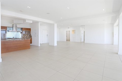 Condominio en alquiler en Miami Beach, Florida, 3 dormitorios, 246.1 m2 № 2031185 - foto 12