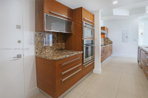 Condominio en alquiler en Miami Beach, Florida, 3 dormitorios, 246.1 m2 № 2031185 - foto 23