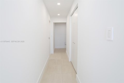 Condominio en alquiler en Miami Beach, Florida, 3 dormitorios, 246.1 m2 № 2031185 - foto 24