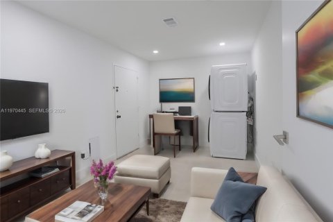 Condominio en alquiler en Miami Beach, Florida, 3 dormitorios, 246.1 m2 № 2031185 - foto 25