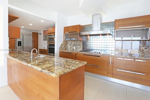 Condominio en alquiler en Miami Beach, Florida, 3 dormitorios, 246.1 m2 № 2031185 - foto 18