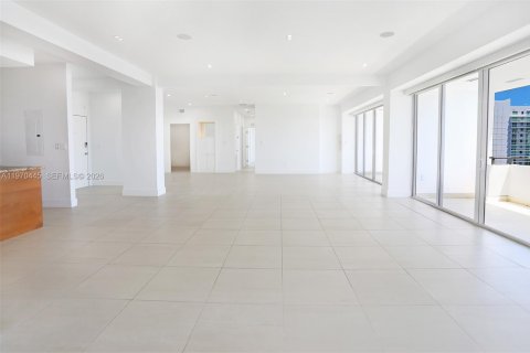 Condominio en alquiler en Miami Beach, Florida, 3 dormitorios, 246.1 m2 № 2031185 - foto 13