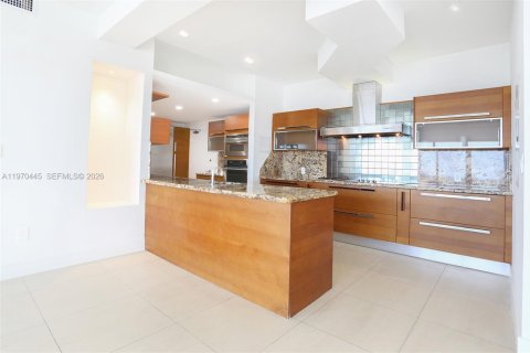Condominio en alquiler en Miami Beach, Florida, 3 dormitorios, 246.1 m2 № 2031185 - foto 17