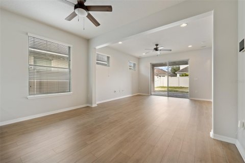 House in Orlando, Florida 4 bedrooms, 214.42 sq.m. № 1783427 - photo 8