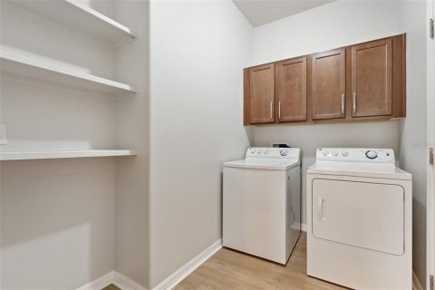 House in Orlando, Florida 4 bedrooms, 214.42 sq.m. № 1783427 - photo 16