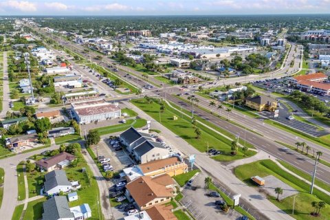 Propiedad comercial en alquiler en Port Charlotte, Florida, 111.11 m2 № 1821513 - foto 4