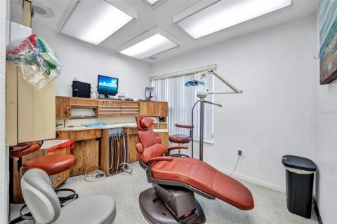 Propiedad comercial en alquiler en Port Charlotte, Florida, 111.11 m2 № 1821513 - foto 21