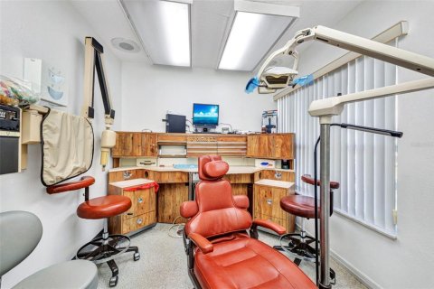 Propiedad comercial en alquiler en Port Charlotte, Florida, 111.11 m2 № 1821513 - foto 22