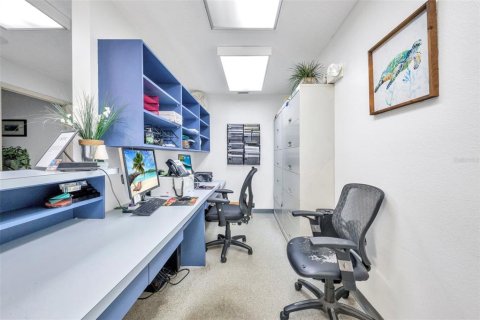 Propiedad comercial en alquiler en Port Charlotte, Florida, 111.11 m2 № 1821513 - foto 16
