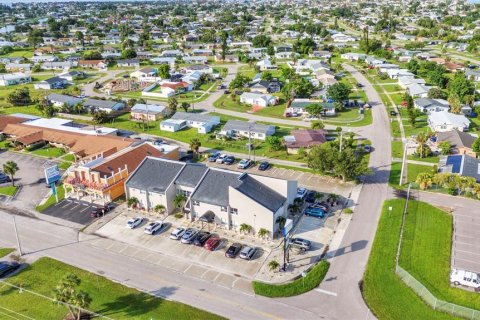 Propiedad comercial en alquiler en Port Charlotte, Florida, 111.11 m2 № 1821513 - foto 5