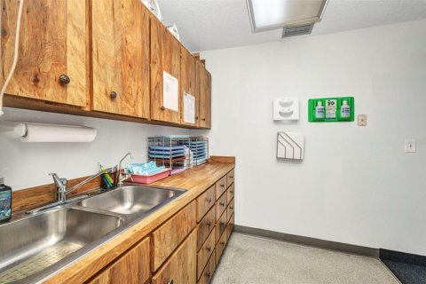 Propiedad comercial en alquiler en Port Charlotte, Florida, 111.11 m2 № 1821513 - foto 20
