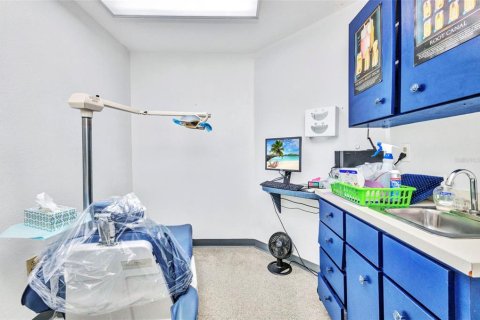 Propiedad comercial en alquiler en Port Charlotte, Florida, 111.11 m2 № 1821513 - foto 15