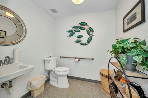 Propiedad comercial en alquiler en Port Charlotte, Florida, 111.11 m2 № 1821513 - foto 13