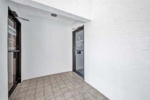 Propiedad comercial en alquiler en Port Charlotte, Florida, 111.11 m2 № 1821513 - foto 8